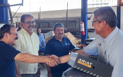 Entrega de uniformes a personal de servicios del IT de La Paz