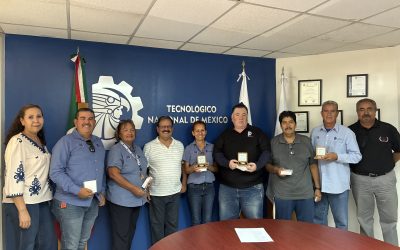 Entrega de medallas a personal Administrativo y de Servicios  del IT de La Paz
